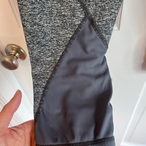 Gray High-Waisted Cropped “Hatha” Leggings by Zella. SZ XS. Nordstrom Athleisure - Picture 7 of 10